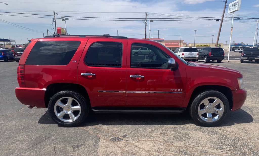 2012 Chevrolet Tahoe Image 2