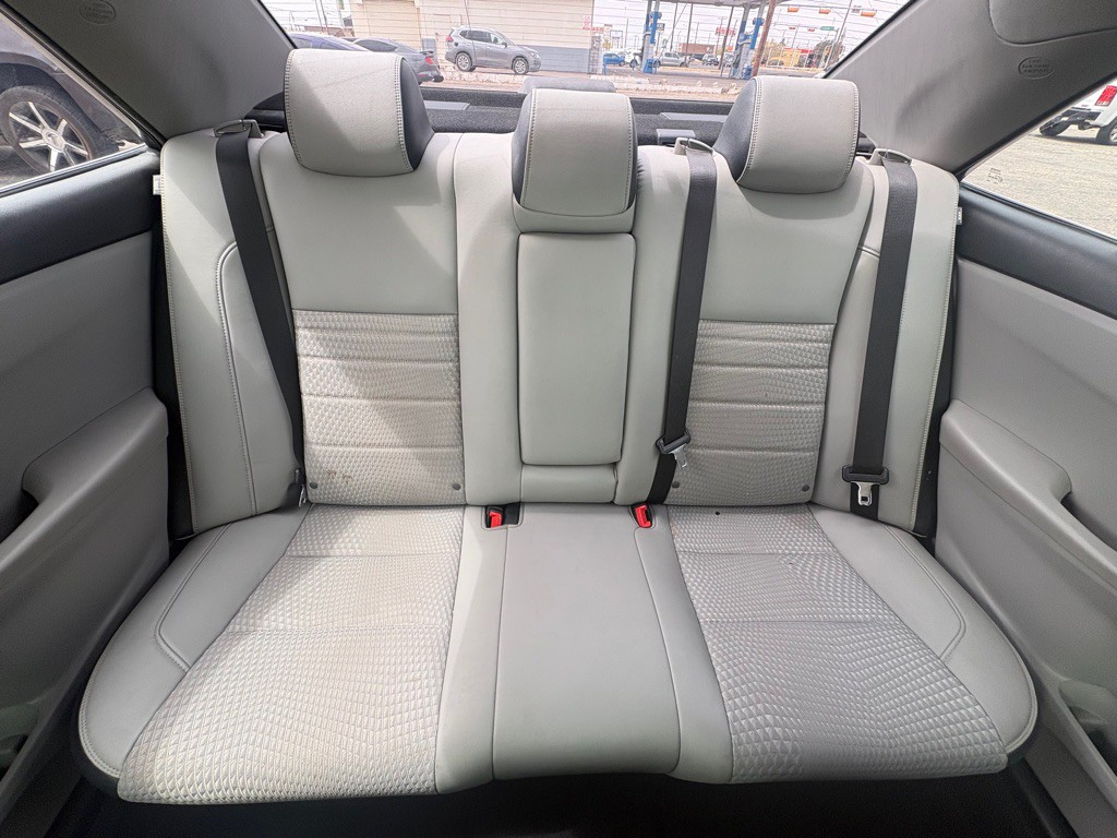 2015 Toyota Camry Image 8