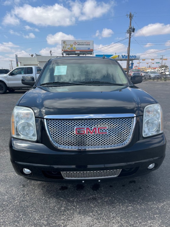 2010 GMC Yukon Image 3
