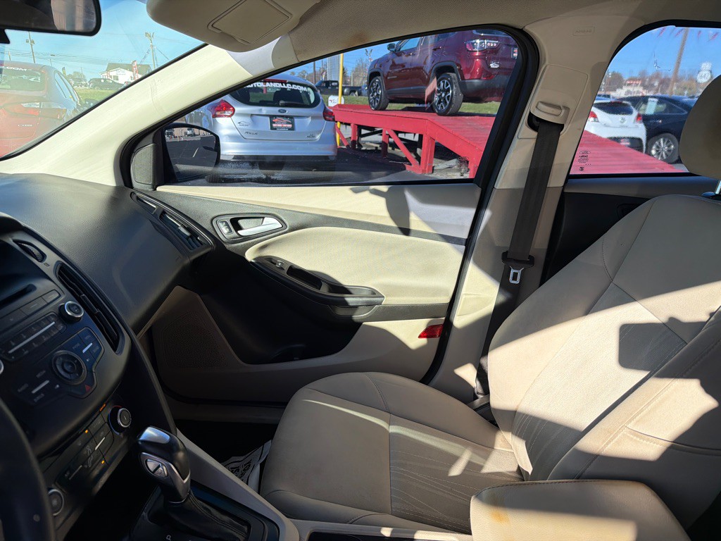 2015 Ford Focus Image 10
