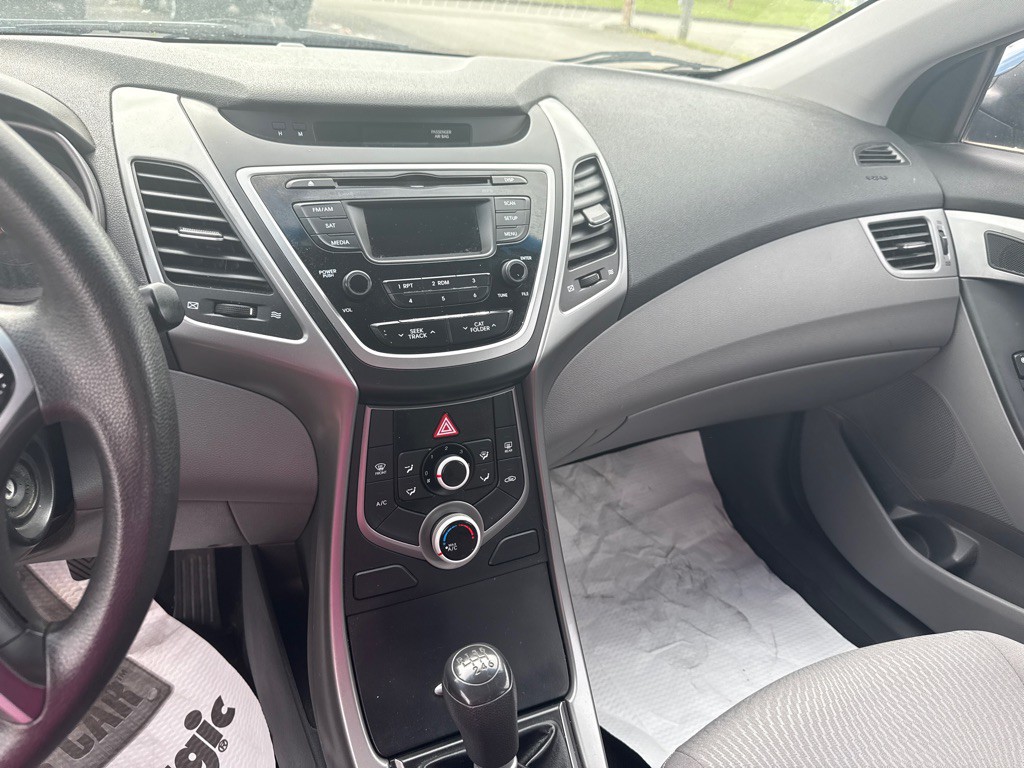 2016 Hyundai Elantra Image 9