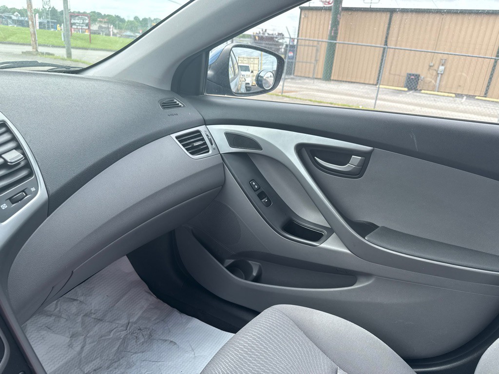2016 Hyundai Elantra Image 10