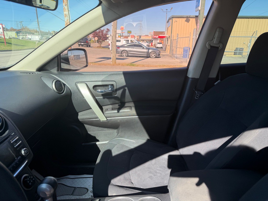 2015 Nissan Rogue Image 9