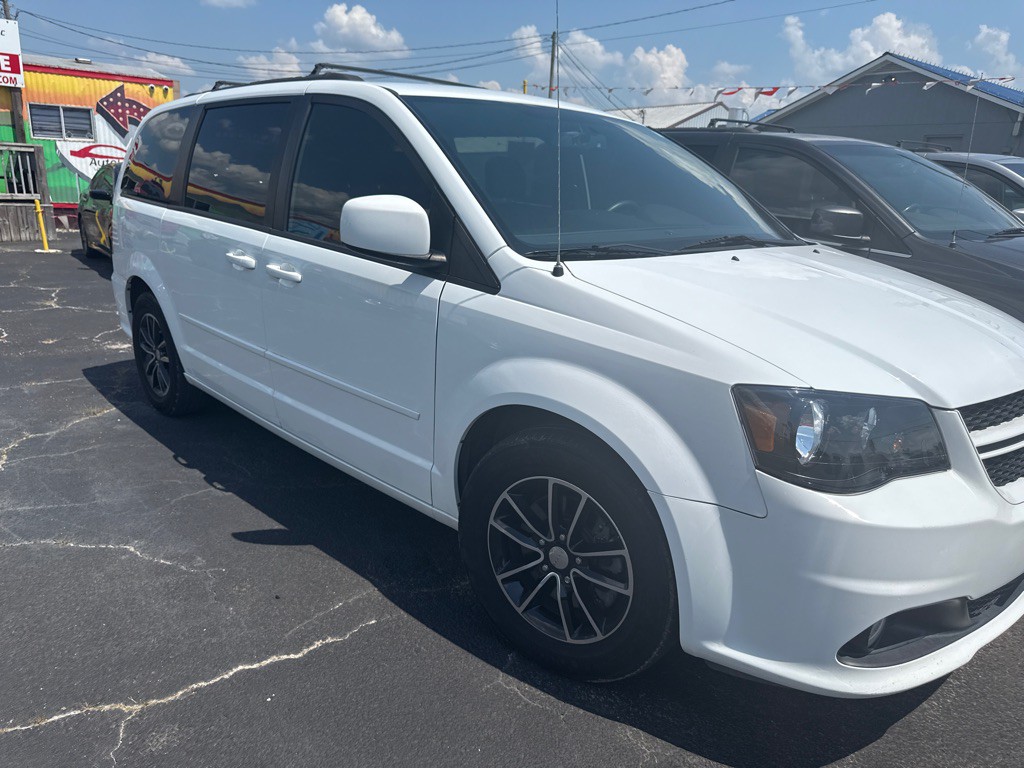 2017 Dodge Grand Caravan Image 2