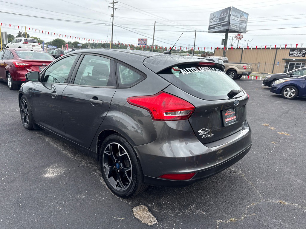 2017 Ford Focus Image 4