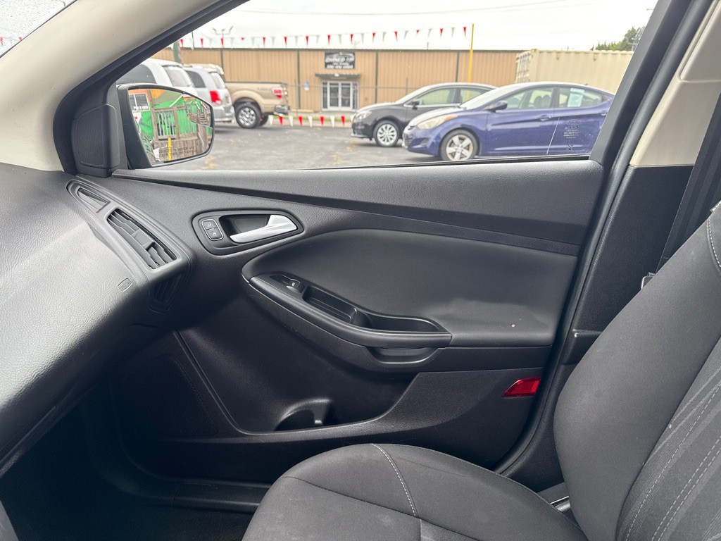 2017 Ford Focus Image 12