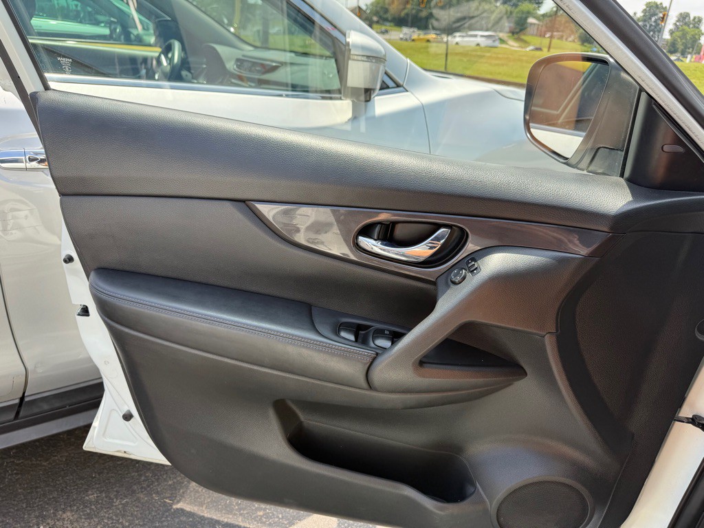 2019 Nissan Rogue Image 8