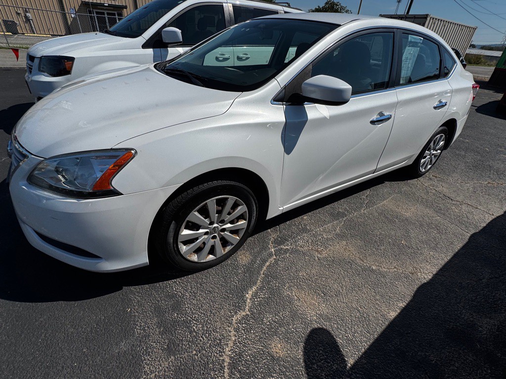 2013 Nissan Sentra Image 1