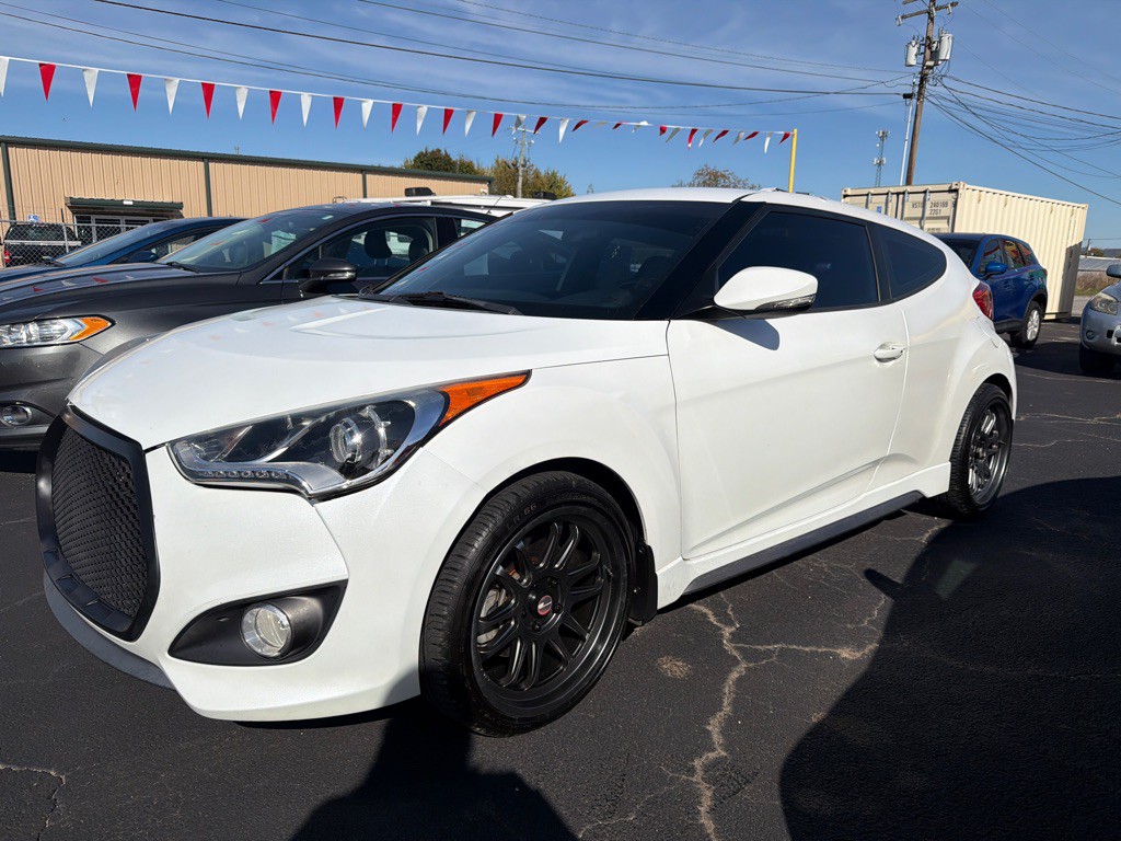 2016 Hyundai Veloster Image 1