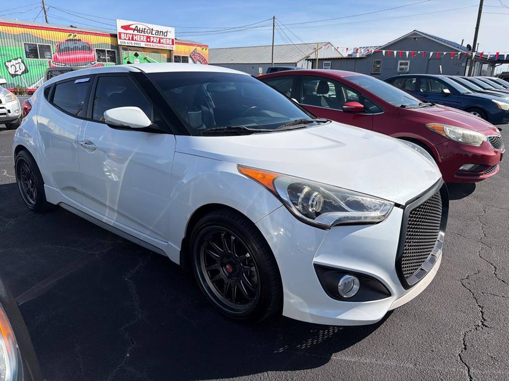 2016 Hyundai Veloster Image 2