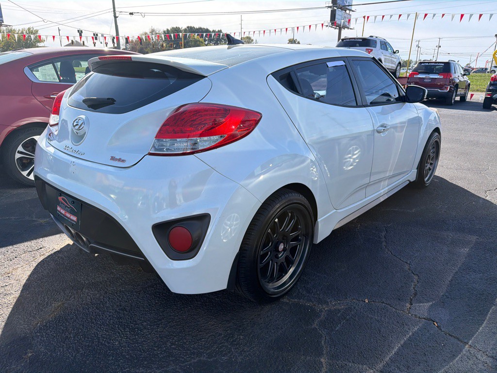 2016 Hyundai Veloster Image 3
