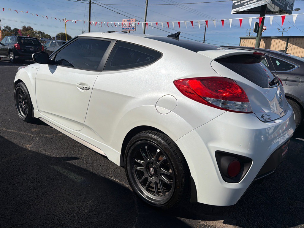 2016 Hyundai Veloster Image 4