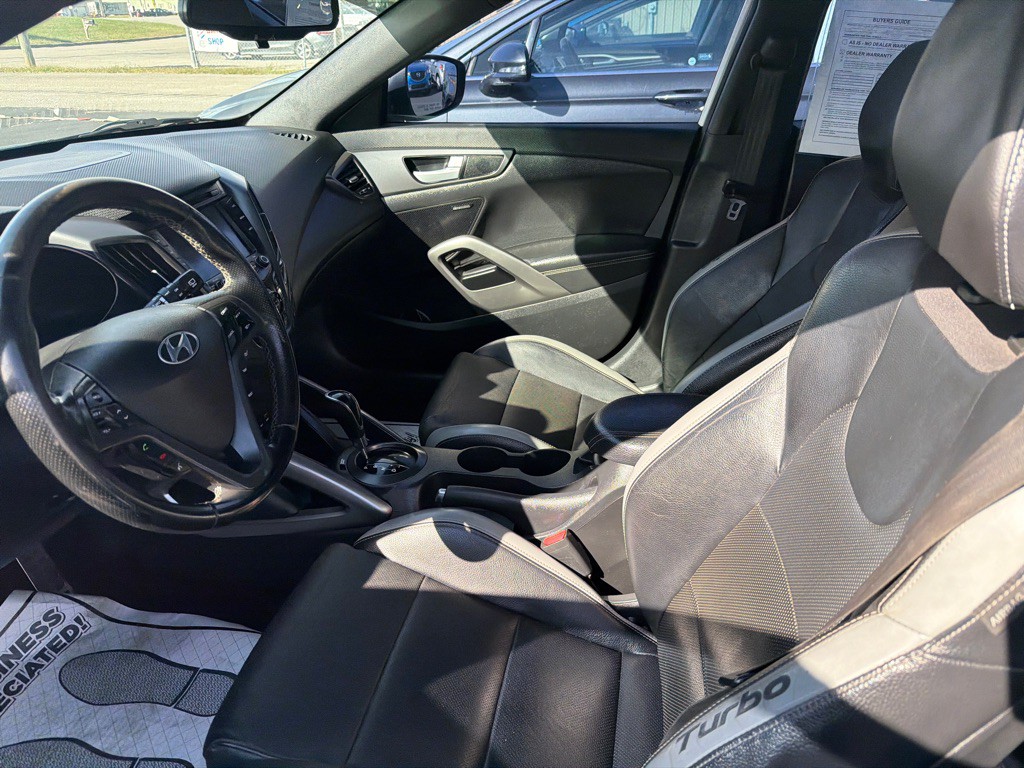 2016 Hyundai Veloster Image 8