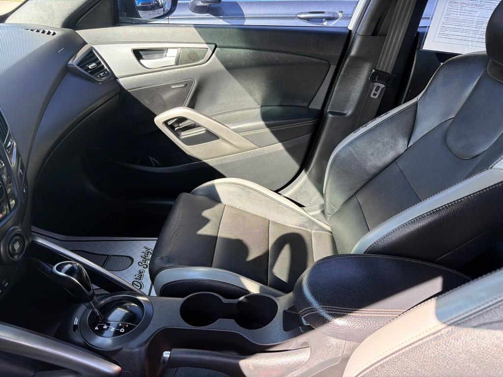 2016 Hyundai Veloster Image 9