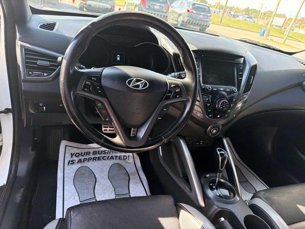 2016 Hyundai Veloster Image 10
