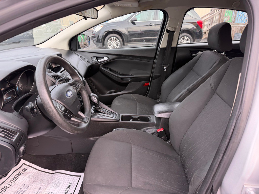 2017 Ford Focus Image 8