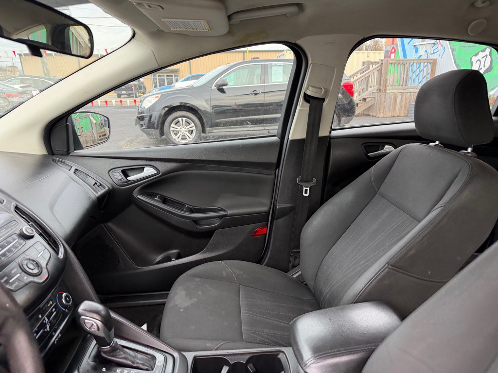 2017 Ford Focus Image 9