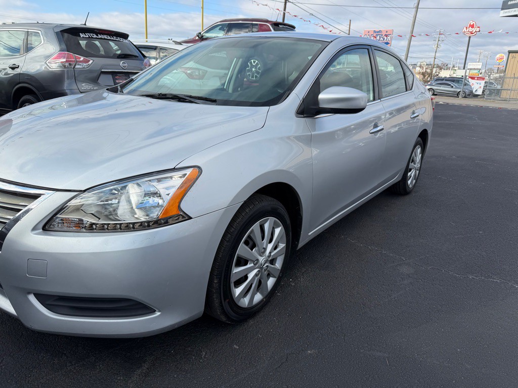 2015 Nissan Sentra Image 1