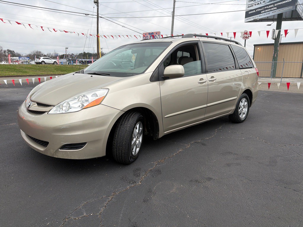 2008 Toyota Sienna Image 1