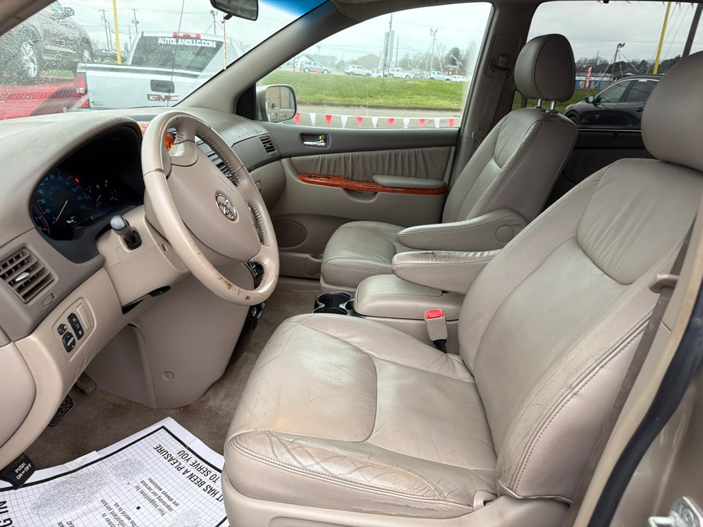 2008 Toyota Sienna Image 9