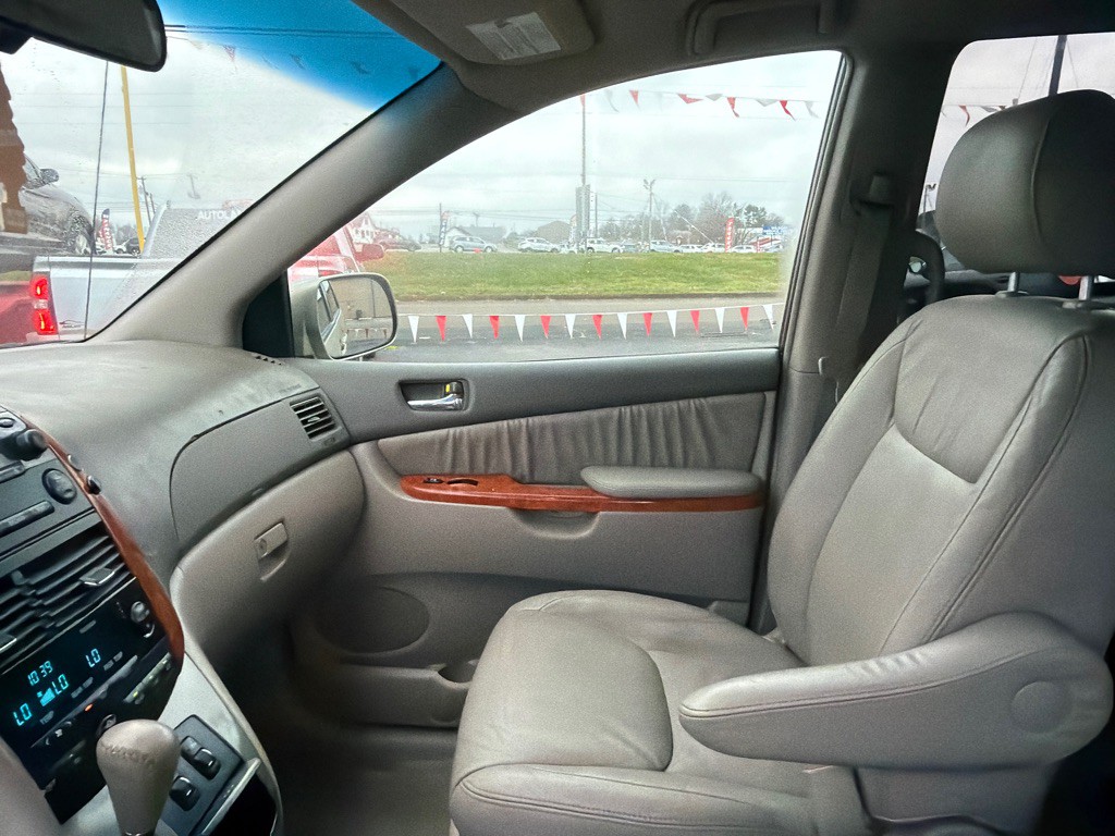 2008 Toyota Sienna Image 10