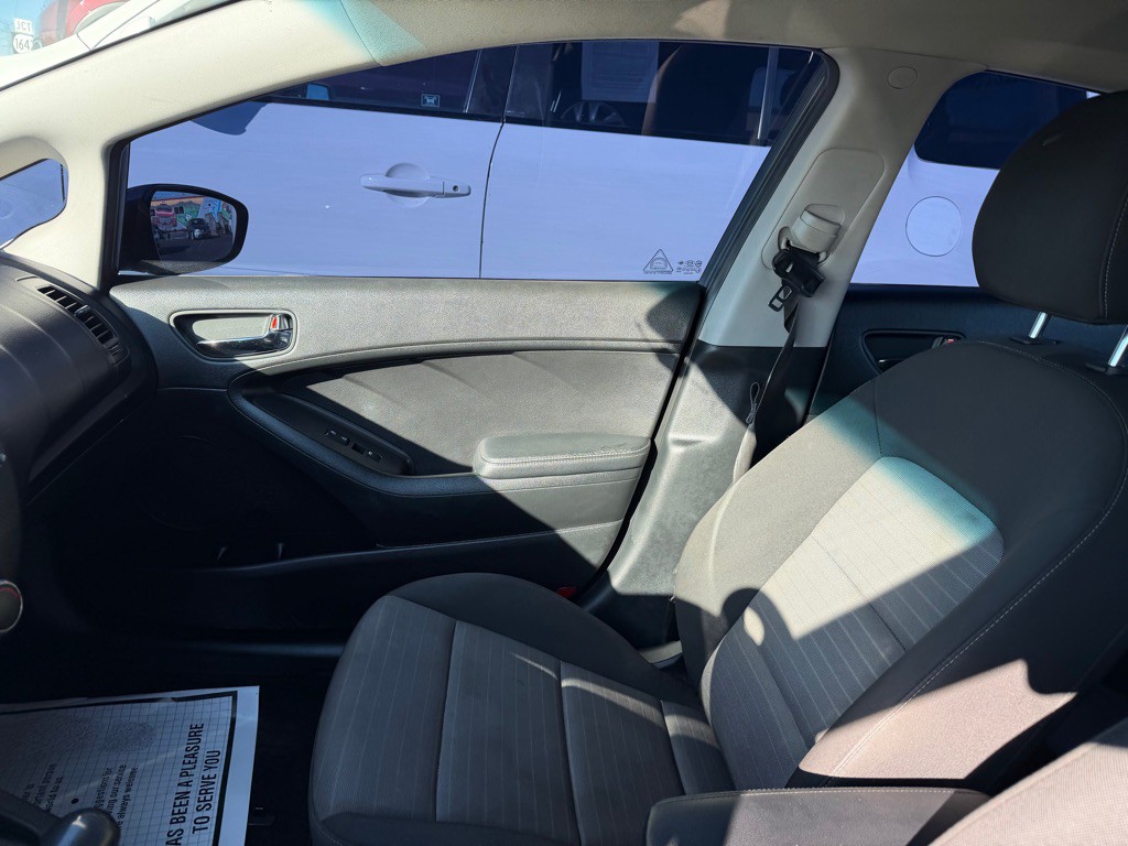 2016 Kia Forte Image 9