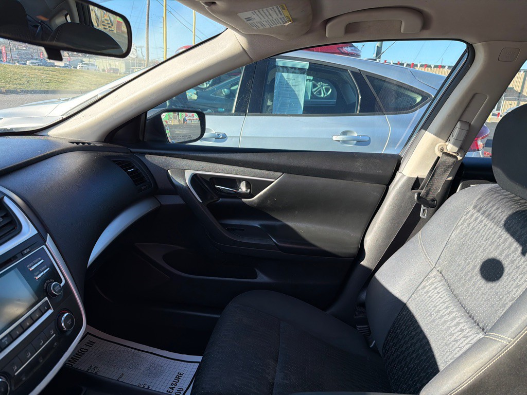 2016 Nissan Altima Image 9