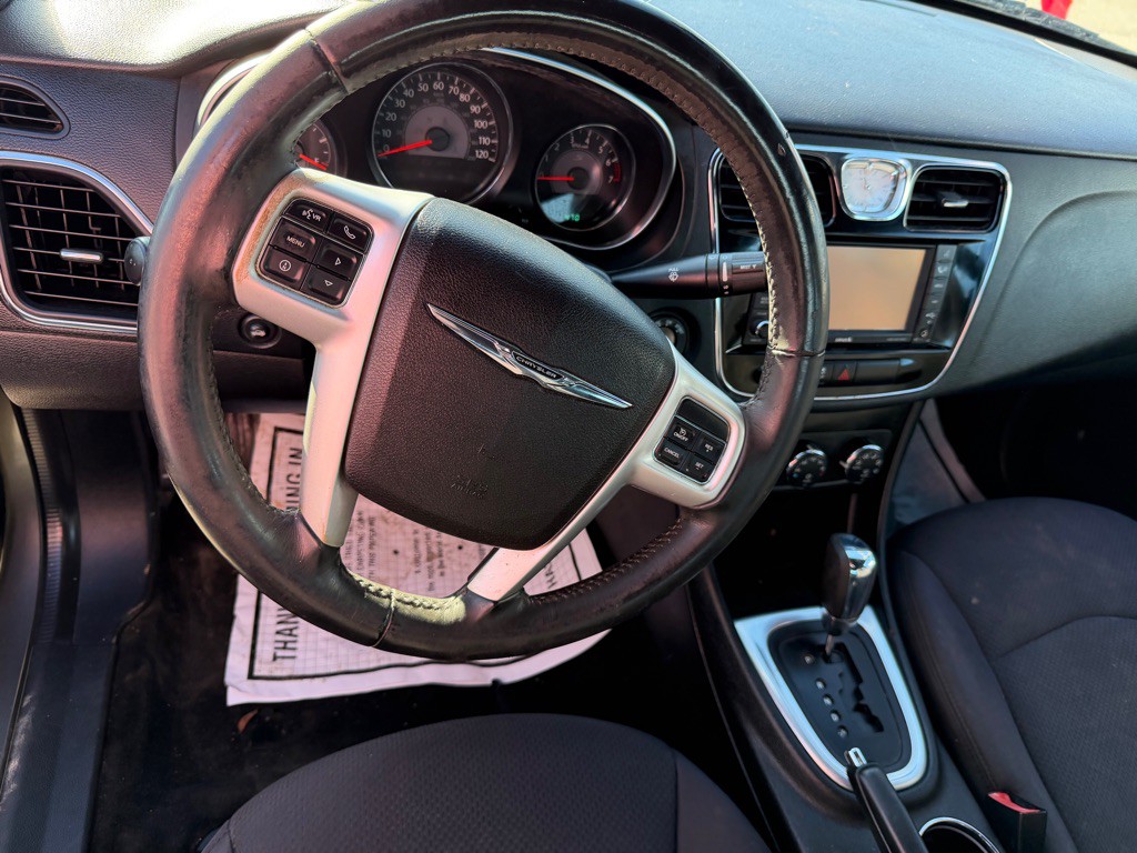 2013 Chrysler 200 Image 7