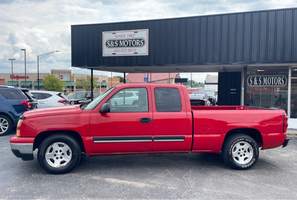2006 Chevrolet Silverado 1500 Image 2
