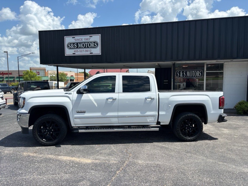 2018 GMC Sierra Image 2