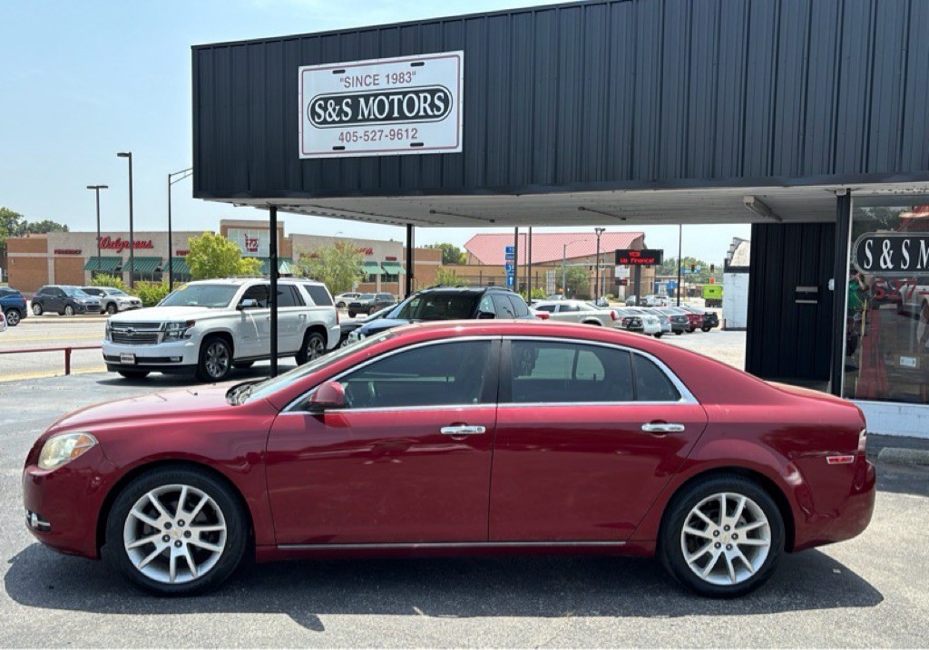 2010 Chevrolet Malibu Image 2