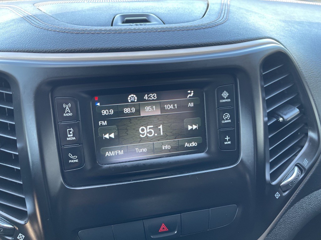 2014 Jeep Cherokee Image 15