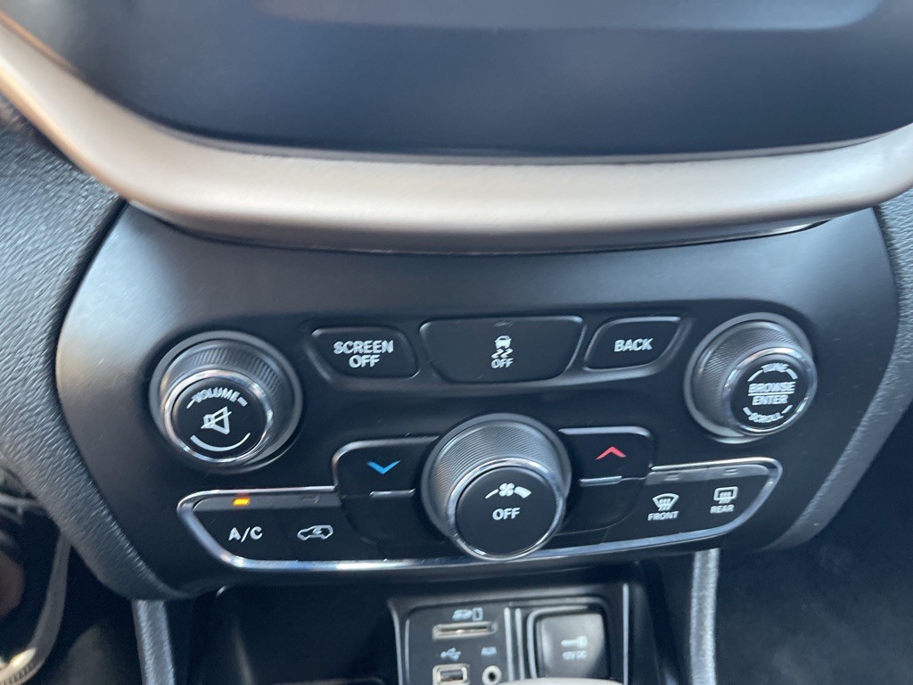 2014 Jeep Cherokee Image 16