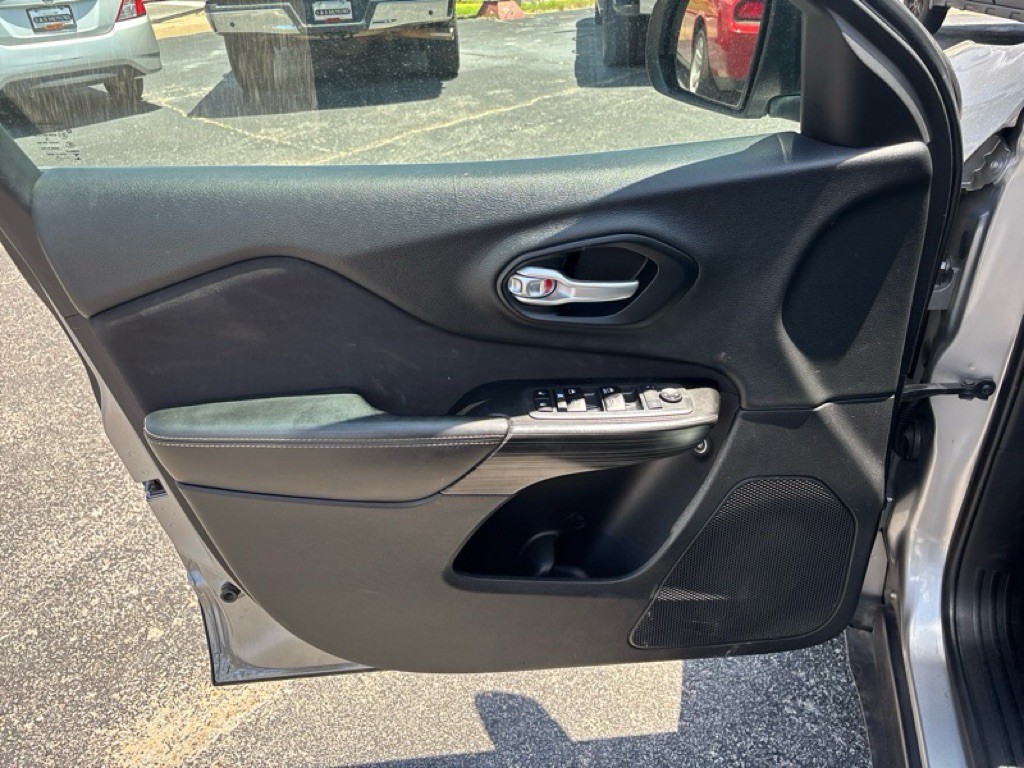 2014 Jeep Cherokee Image 32