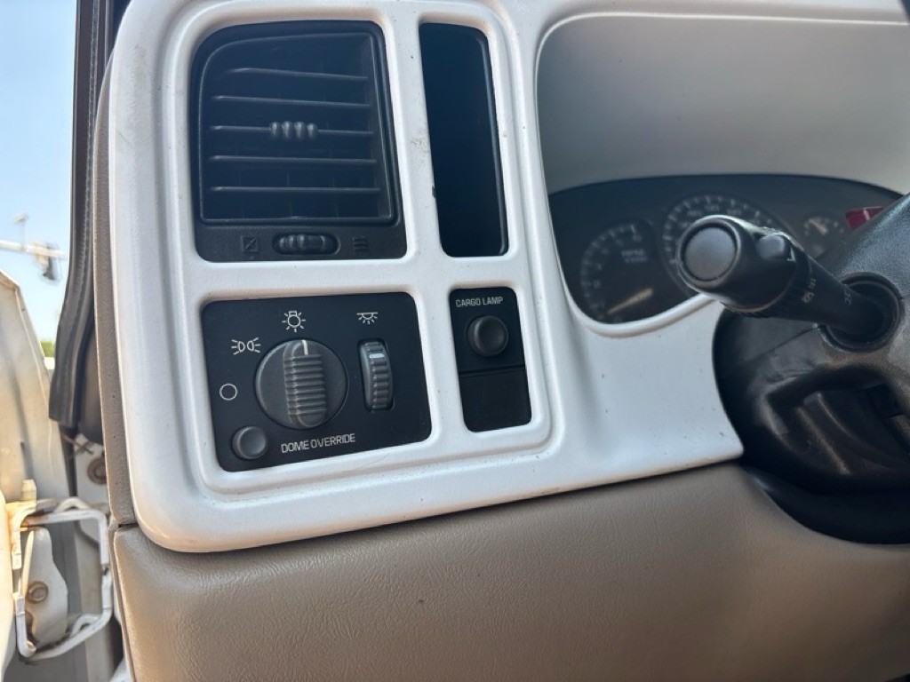 2002 Chevrolet Silverado 1500 Image 10