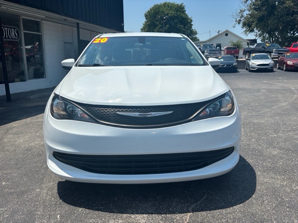 2020 Chrysler Voyager Image 8