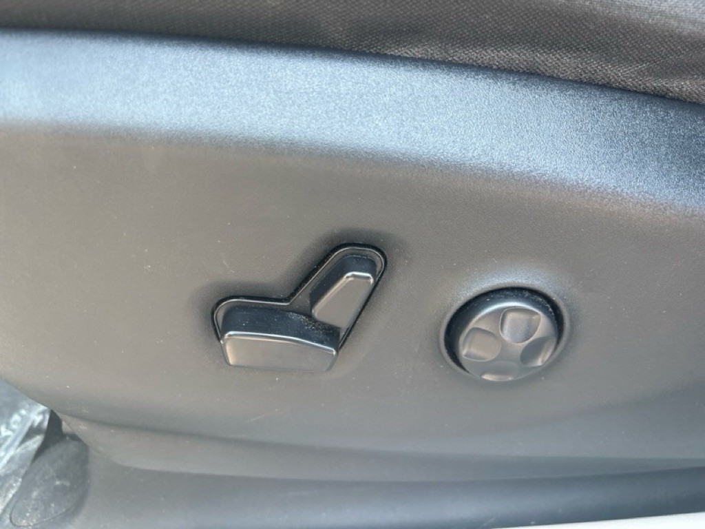 2020 Chrysler Voyager Image 10