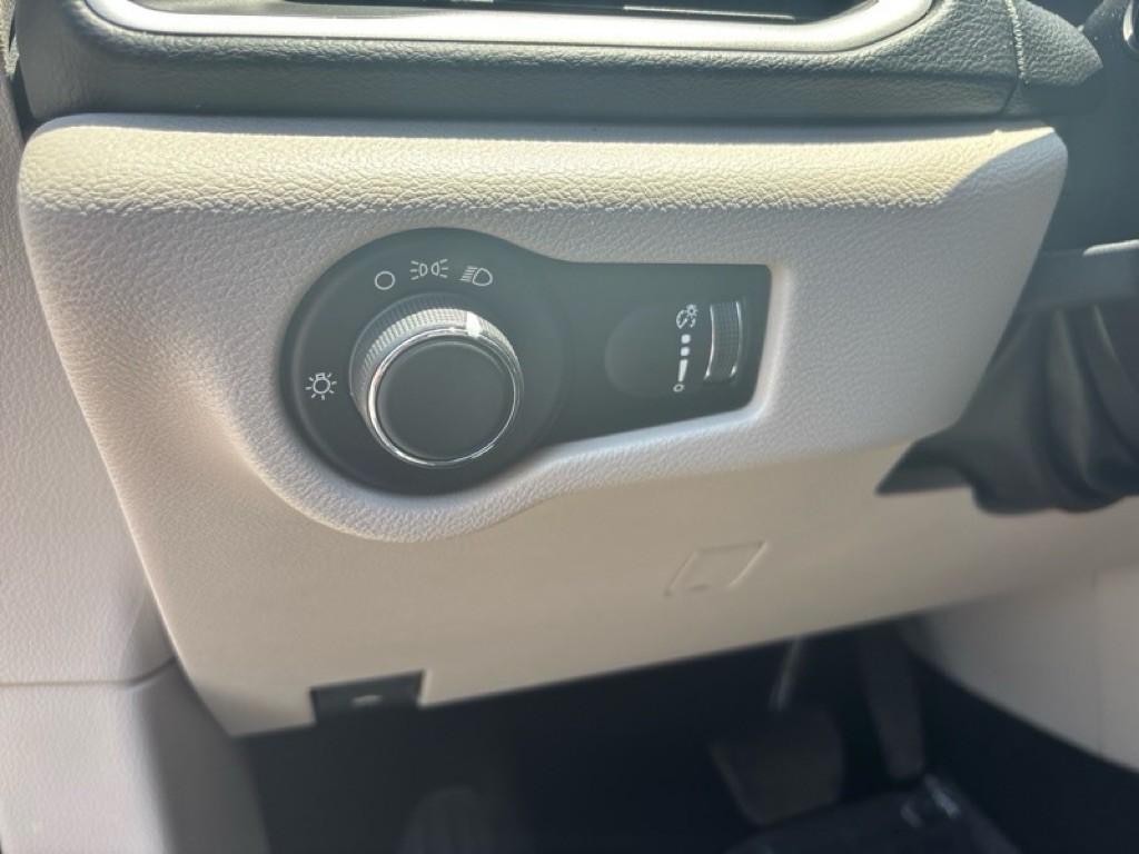 2020 Chrysler Voyager Image 11