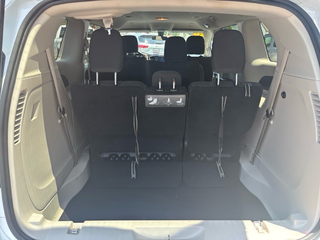 2020 Chrysler Voyager Image 18