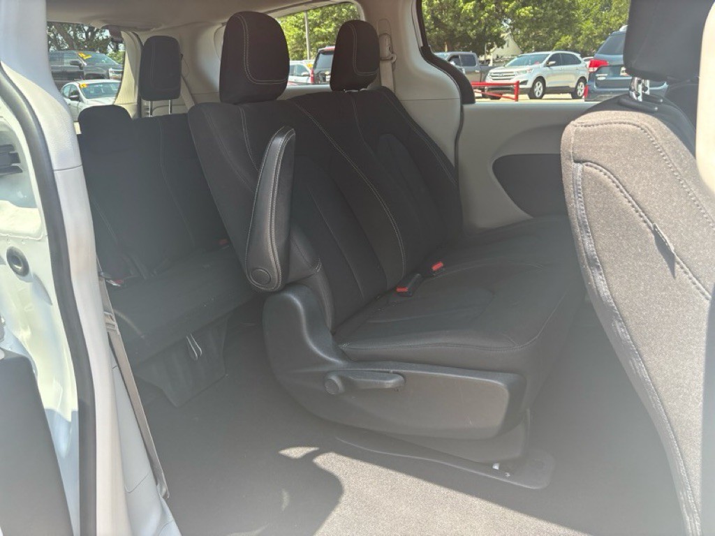 2020 Chrysler Voyager Image 19
