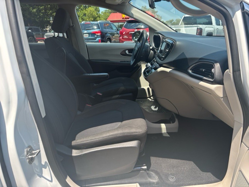 2020 Chrysler Voyager Image 20