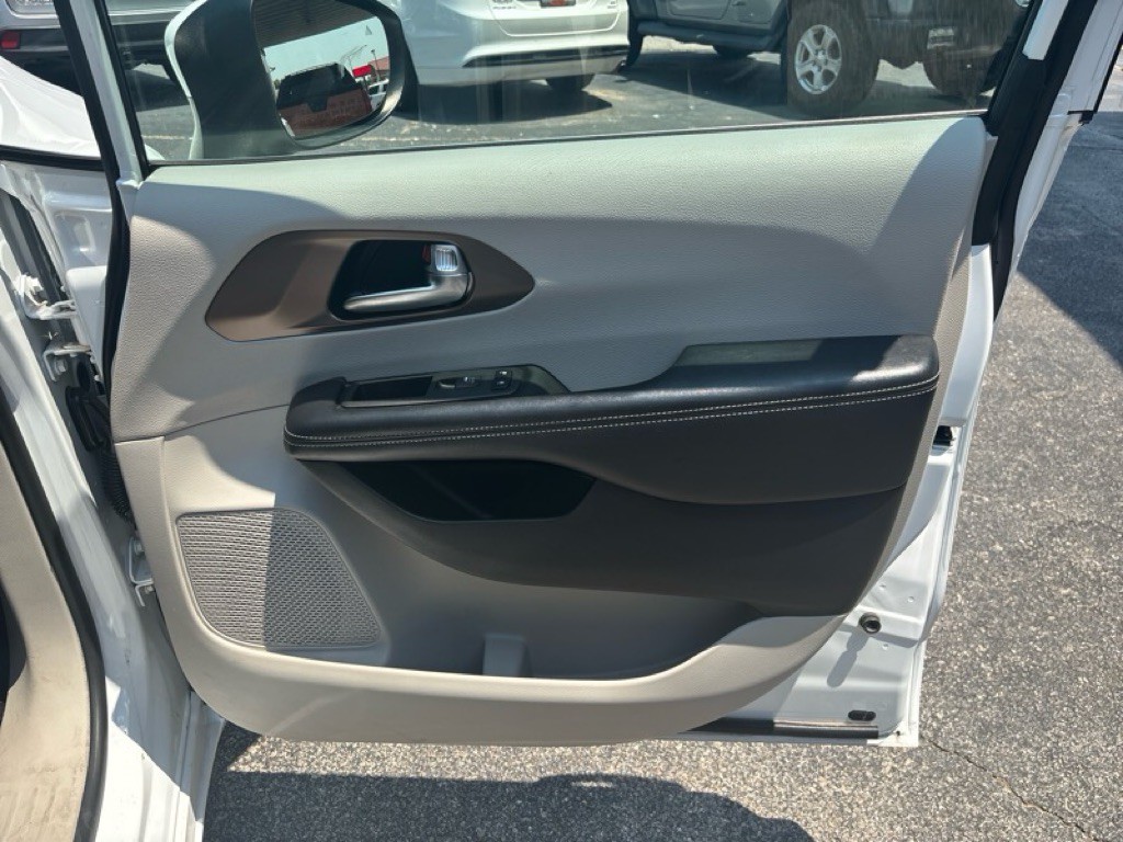 2020 Chrysler Voyager Image 21