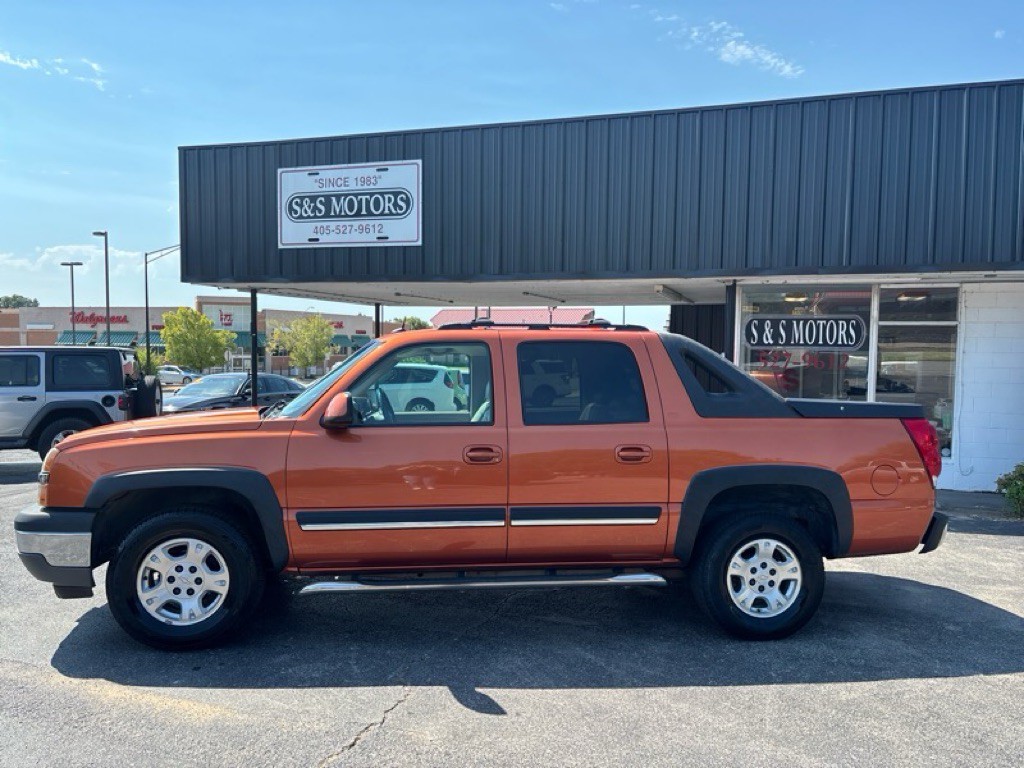 2005 Chevrolet Avalanche Image 2