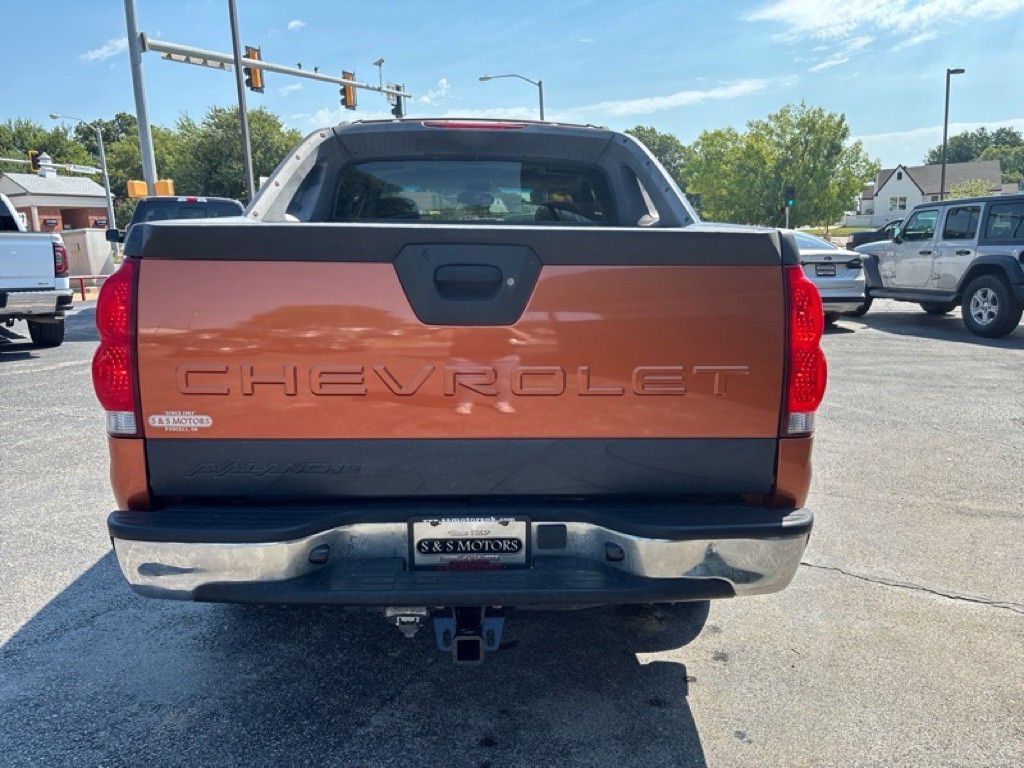 2005 Chevrolet Avalanche Image 4