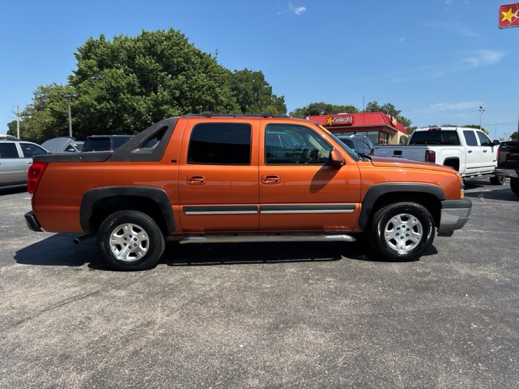 2005 Chevrolet Avalanche Image 6