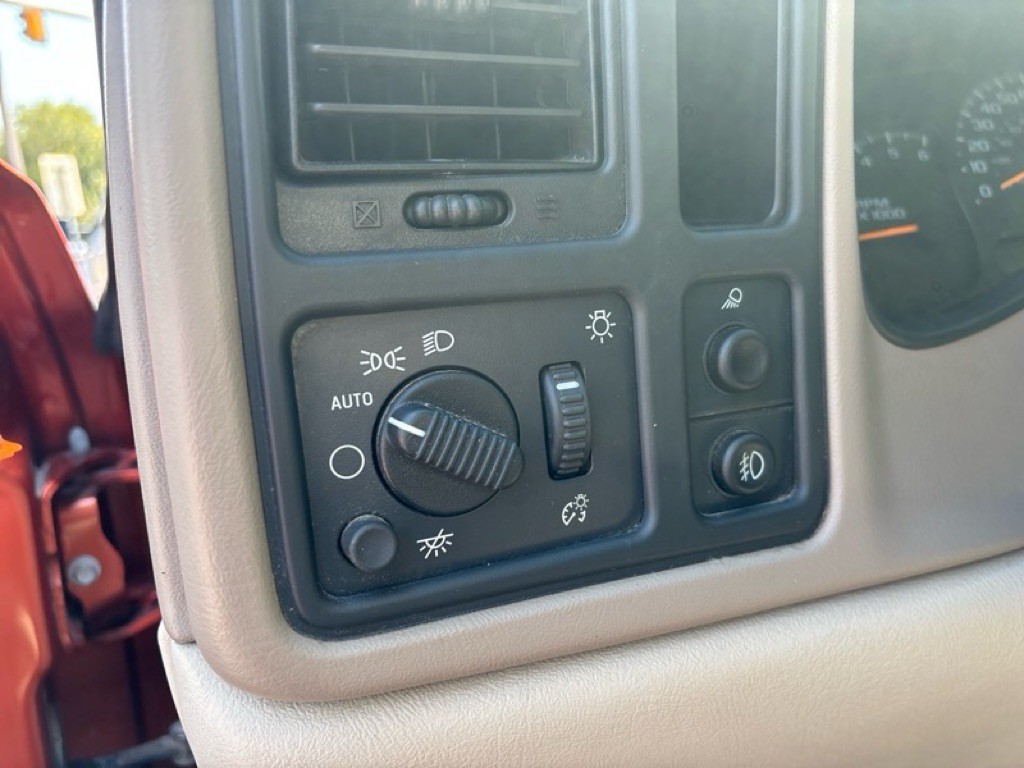 2005 Chevrolet Avalanche Image 11