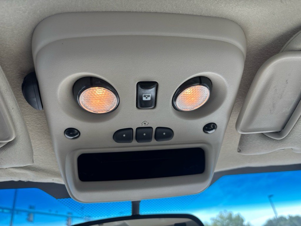 2005 Chevrolet Avalanche Image 16
