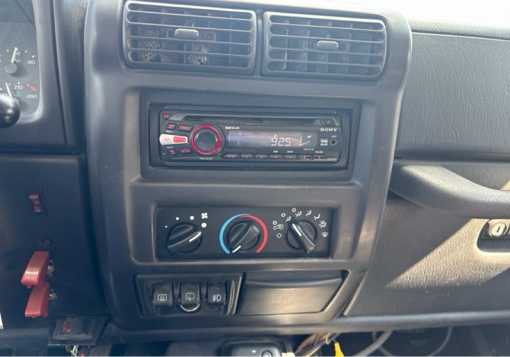 2000 Jeep Wrangler Image 12