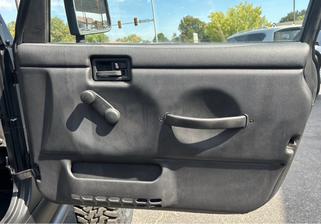 2000 Jeep Wrangler Image 16