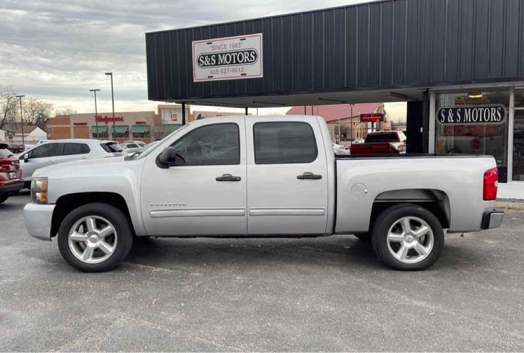 2010 Chevrolet Silverado 1500 Image 1